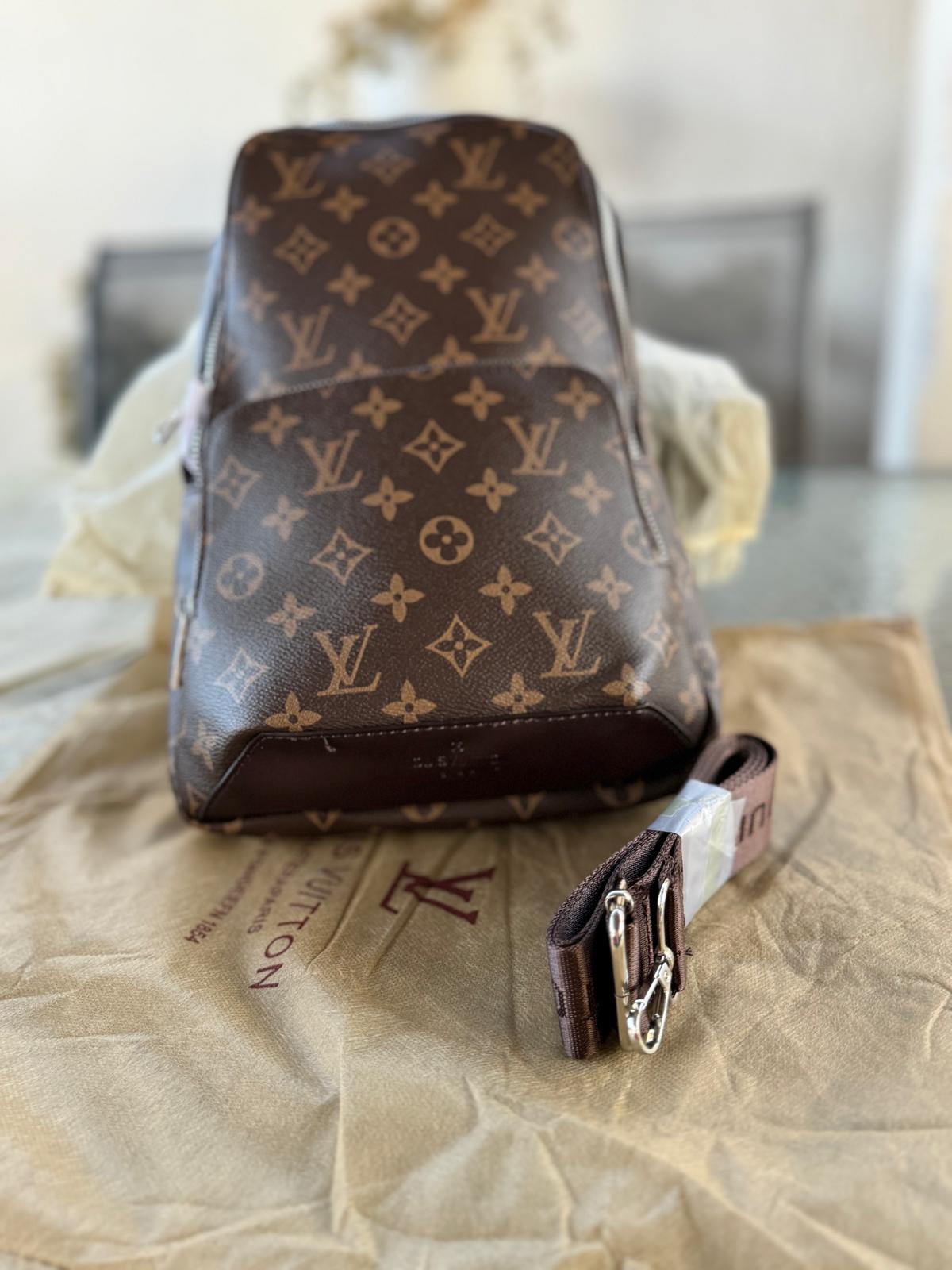 Louis Vuitton ( S )