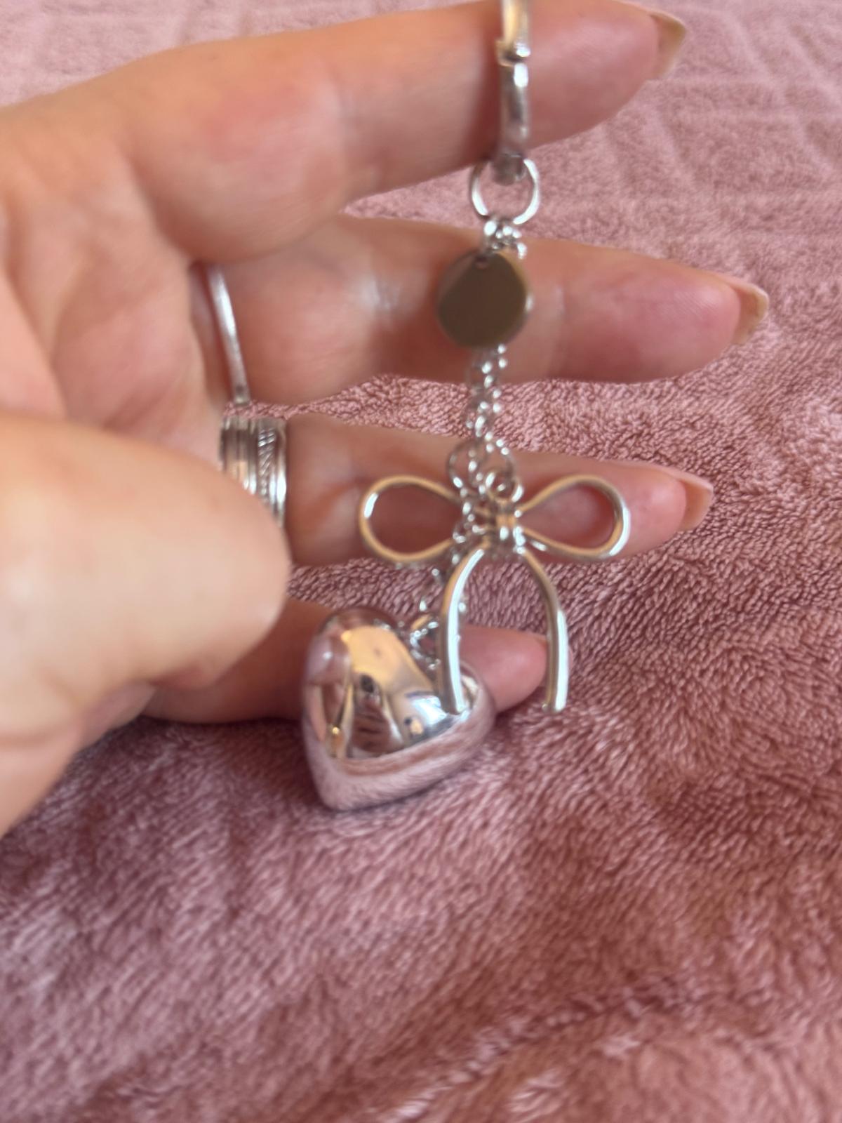 Dodatak za torbice- srce i mašna