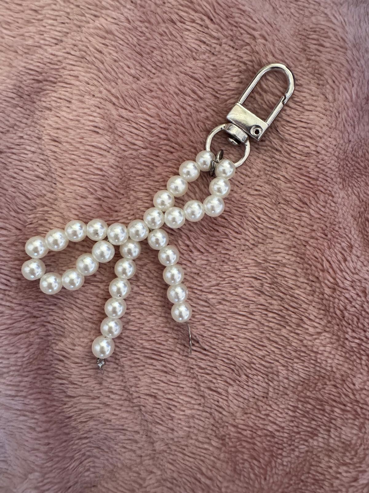 Dodatak za torbice - mašna od perla