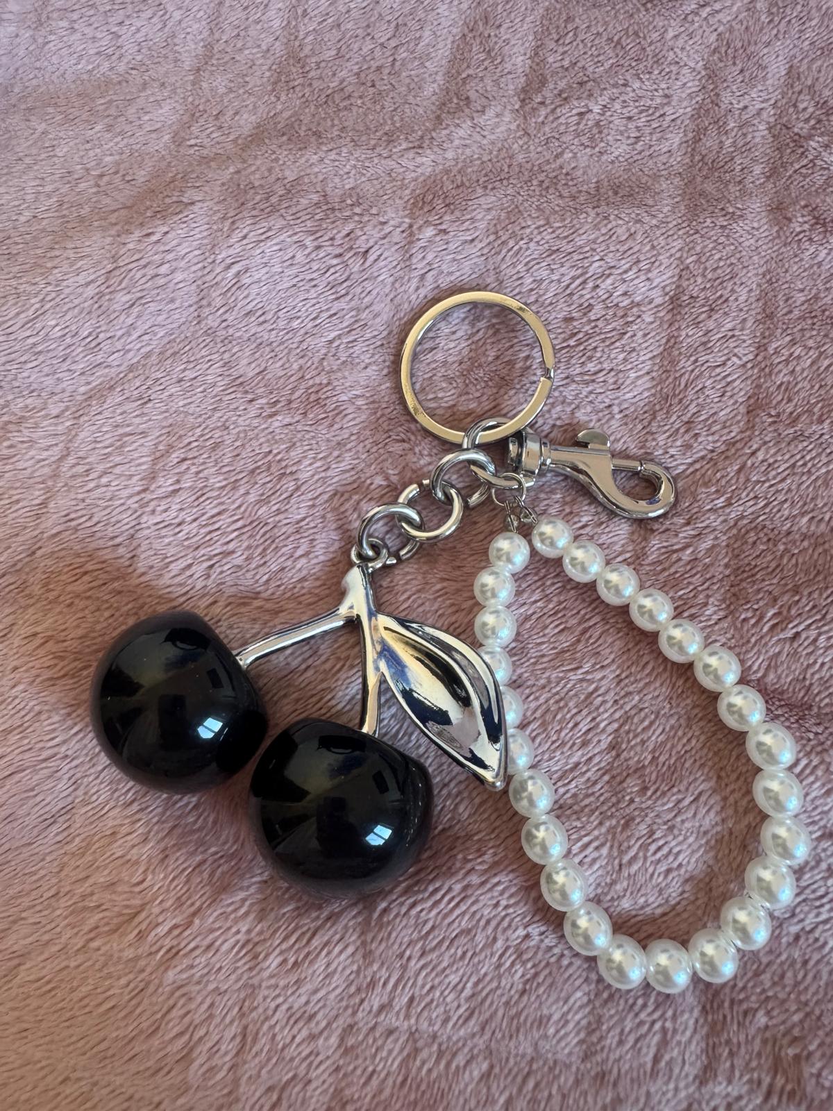 Dodatak za torbice- trešnja