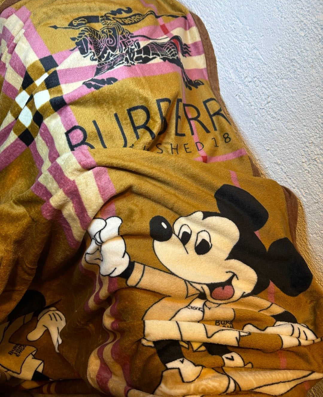 Burberry deka Mickey Mouse