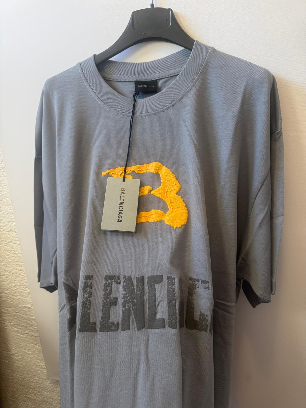 Balenciaga " Oversize"