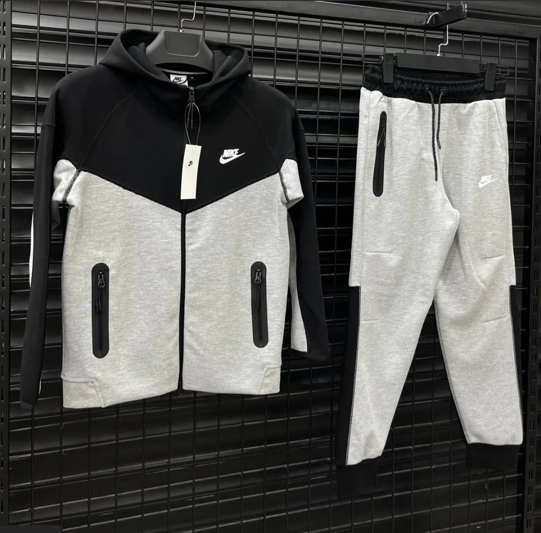 NIKE TECH FLEECE KIDS