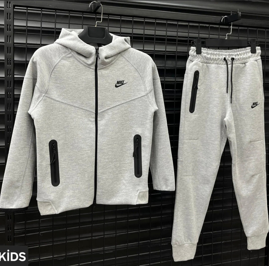 NIKE TECH FLEECE KIDS
