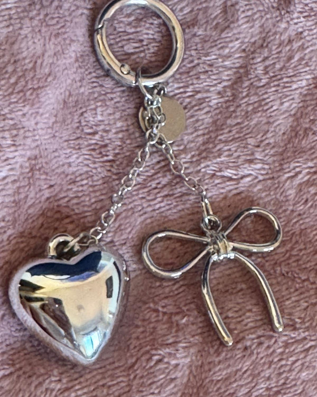 Dodatak za torbice- srce i mašna