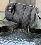 Crna gravirana model