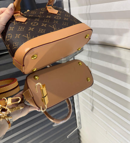 Louis Vuitton - "Alma"