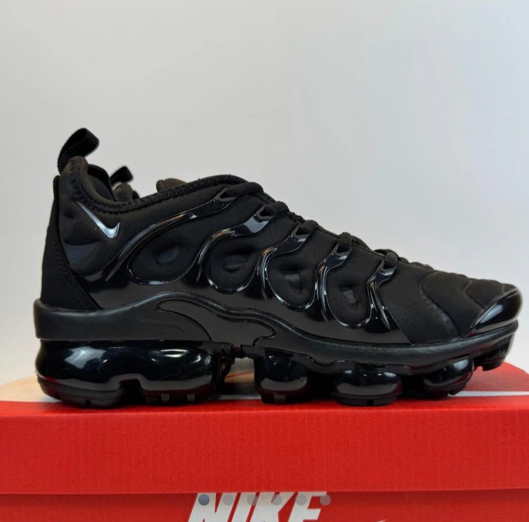 NIKE VAPORMAX PLUS