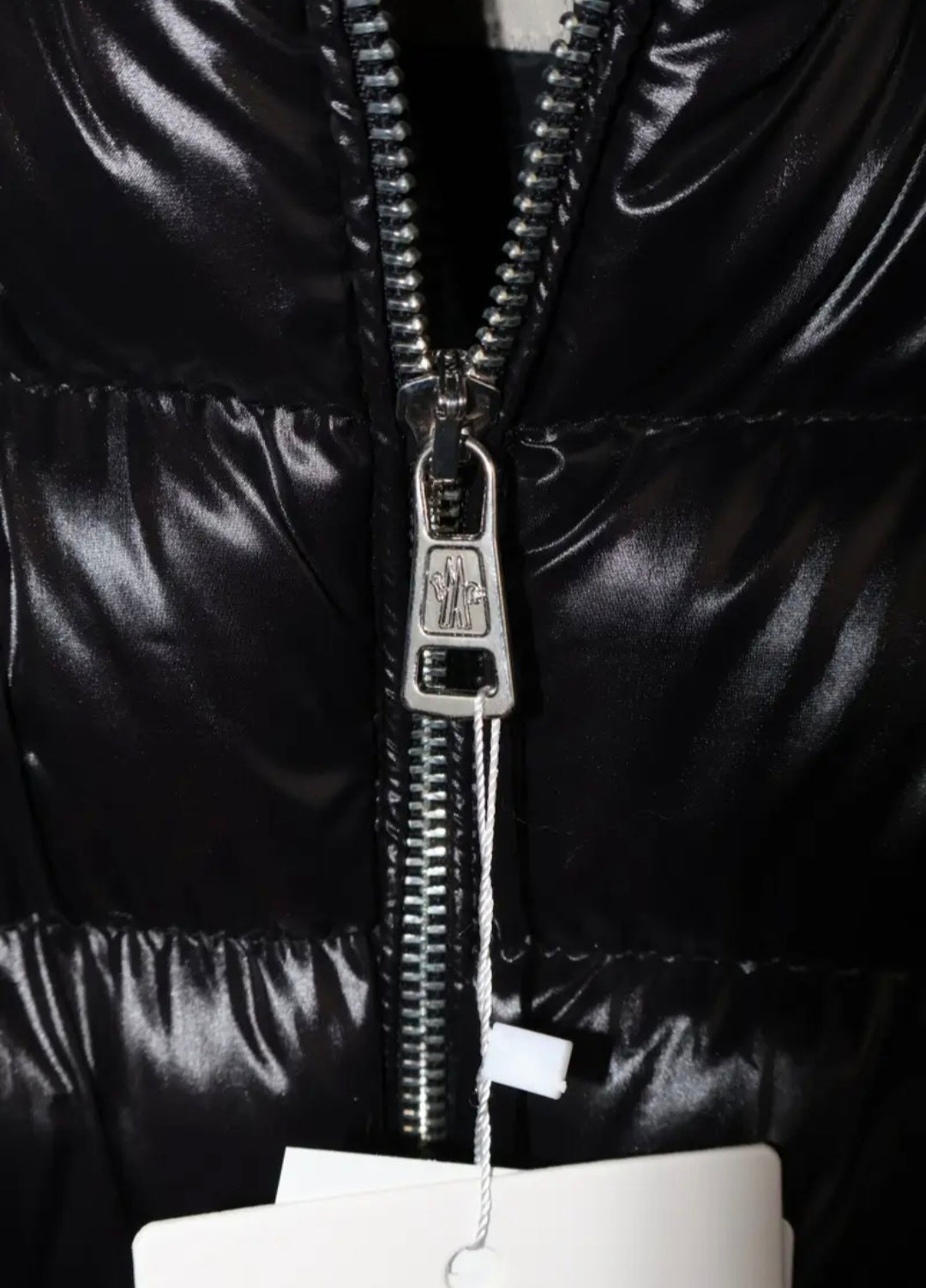MONCLER CRNA DOWN JACKET