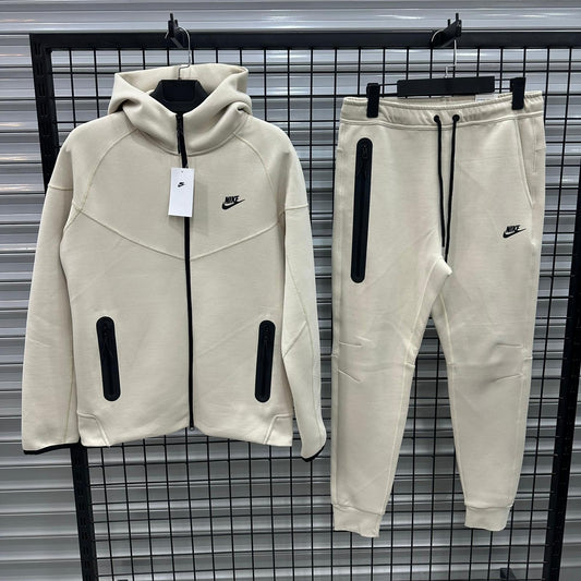 NIKE TECH FLEECE Komplet.     A++