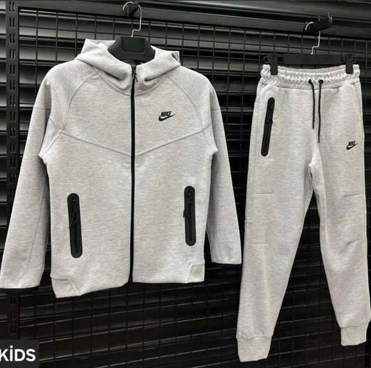 NIKE TECH FLEECE KIDS