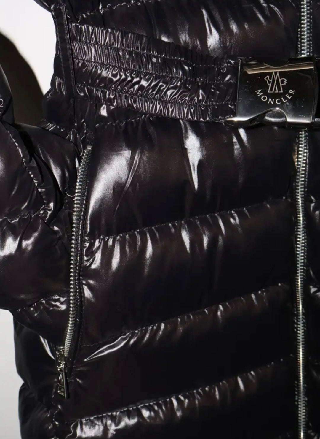 MONCLER CRNA DOWN JACKET