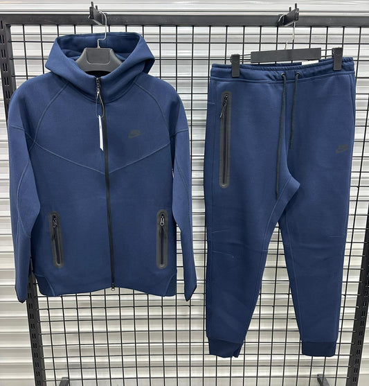 NIKE TECH FLEECE Komplet.      A++