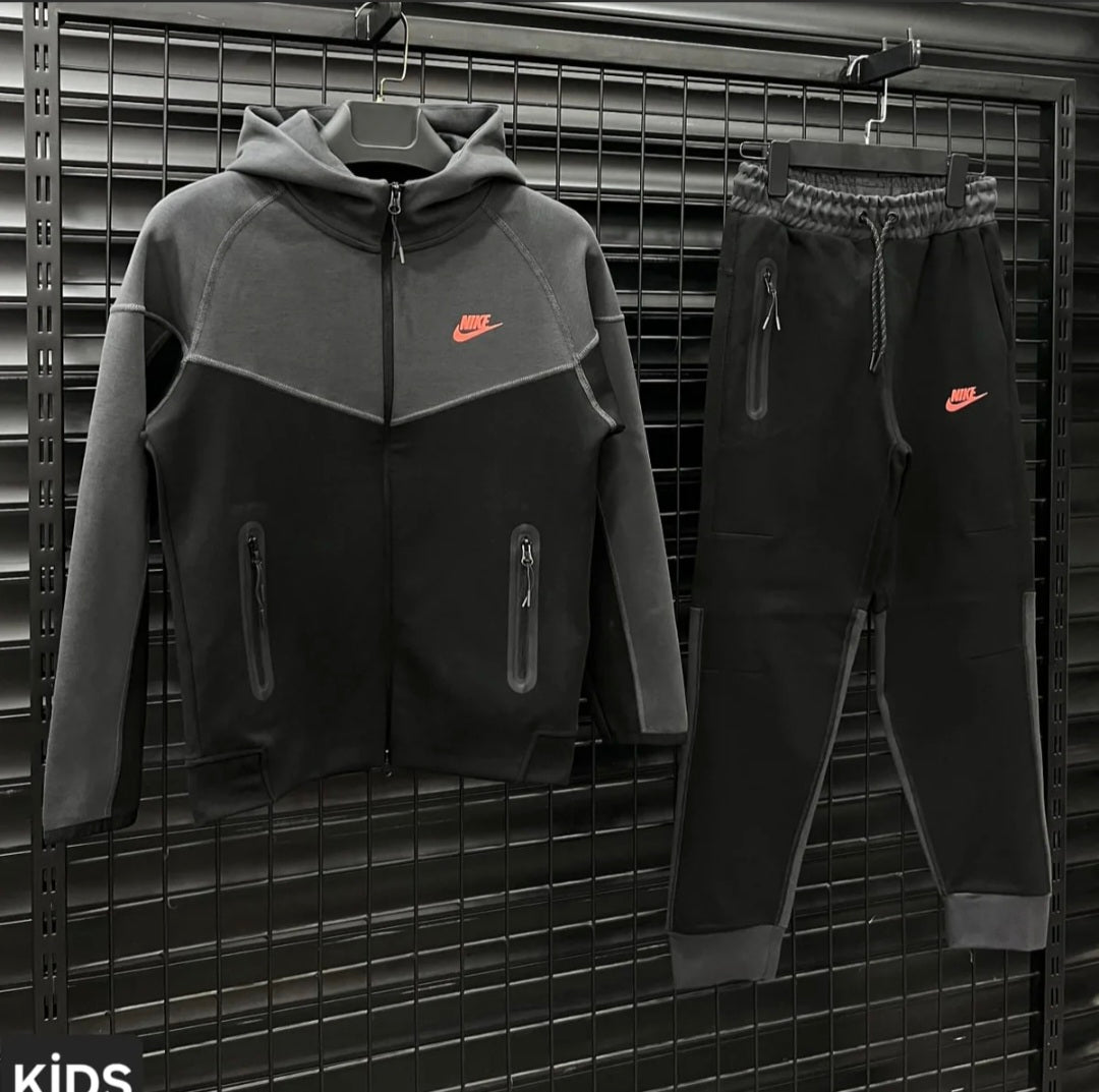 NIKE TECH FLEECE KIDS