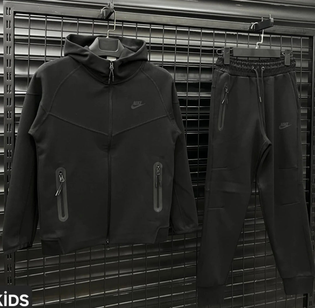 NIKE TECH FLEECE KIDS